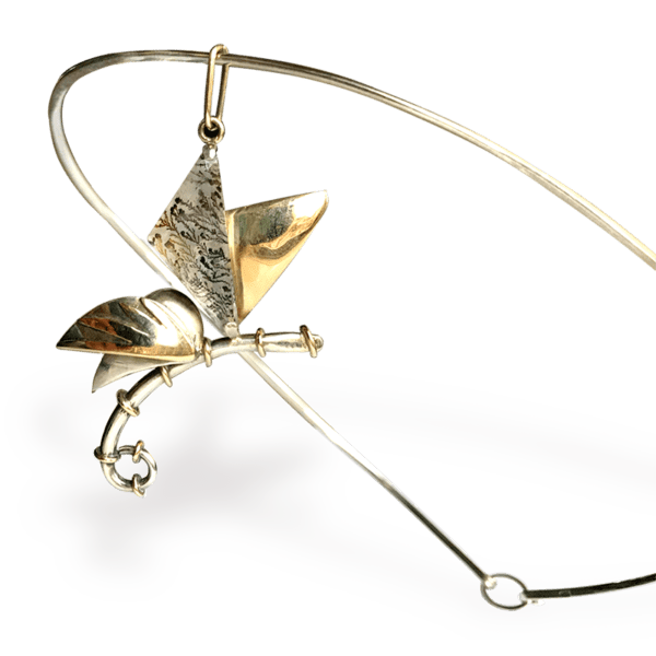 Colgante Dragonfly en plata y oro con cuarzo dendrita y gargantilla de plata